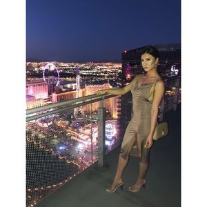 Midi with slit bodycon.